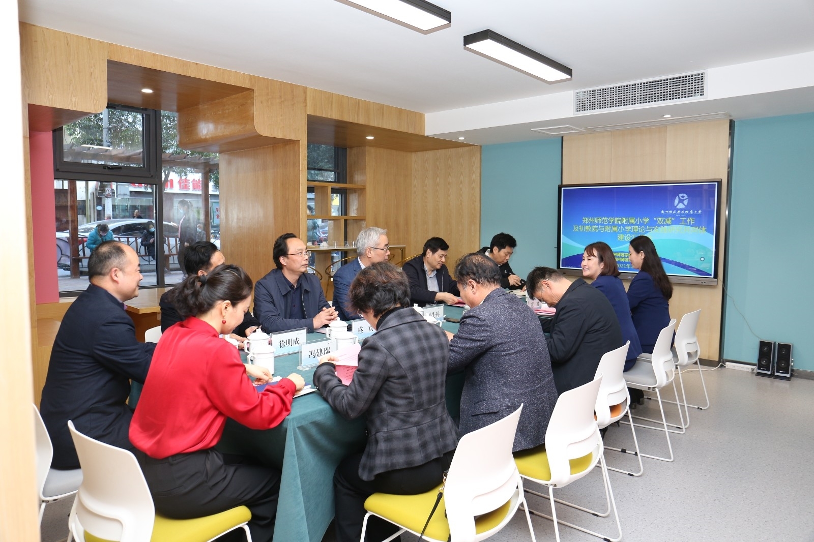 1 研究体会议现场.JPG