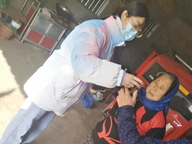 梁琳琳.jpg 梁琳琳.jpg